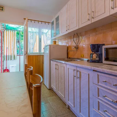Charmantes Nur 650 Meter Zum Mit Mediterranem Garten, Meerblick, Grill Apartman Novi Vinodolski