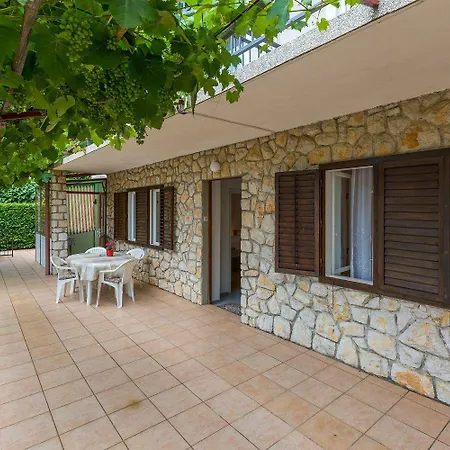 Daire Charmantes Nur 650 Meter Zum Mit Mediterranem Garten, Meerblick, Grill