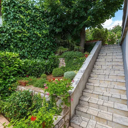 Charmantes Nur 650 Meter Zum Mit Mediterranem Garten, Meerblick, Grill Appartement