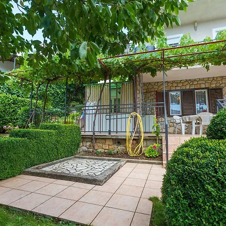 Charmantes Nur 650 Meter Zum Mit Mediterranem Garten, Meerblick, Grill Daire