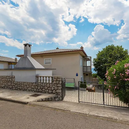 Charmantes Nur 650 Meter Zum Mit Mediterranem Garten, Meerblick, Grill * Novi Vinodolski