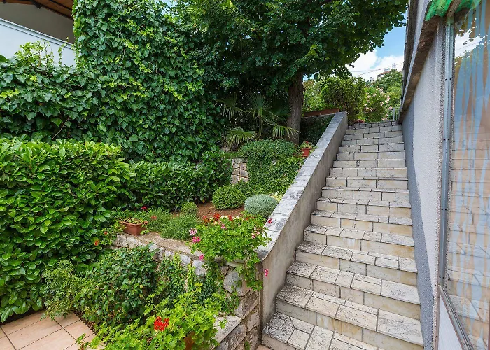 Charmantes Nur 650 Meter Zum Mit Mediterranem Garten, Meerblick, Grill Apartman