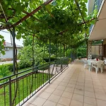 Charmantes Nur 650 Meter Zum Mit Mediterranem Garten, Meerblick, Grill Apartamento