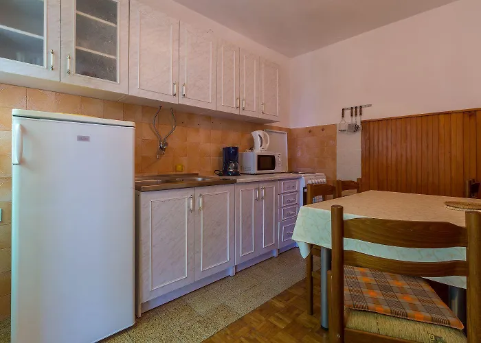 Charmantes Nur 650 Meter Zum Mit Mediterranem Garten, Meerblick, Grill * Novi Vinodolski