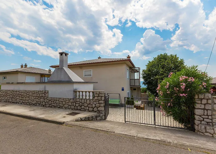 Charmantes Nur 650 Meter Zum Mit Mediterranem Garten, Meerblick, Grill * Novi Vinodolski